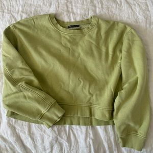3 DAYS LEFT Zara cropped sweatshirt